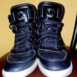 Women’s Michael Kors Sneaker Hightop Black size 7M